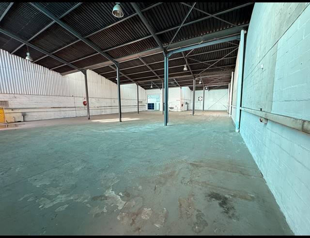 1,300M² WAREHOUSE FOR SALE IN BLACKHEATH INDUSTRIAL
